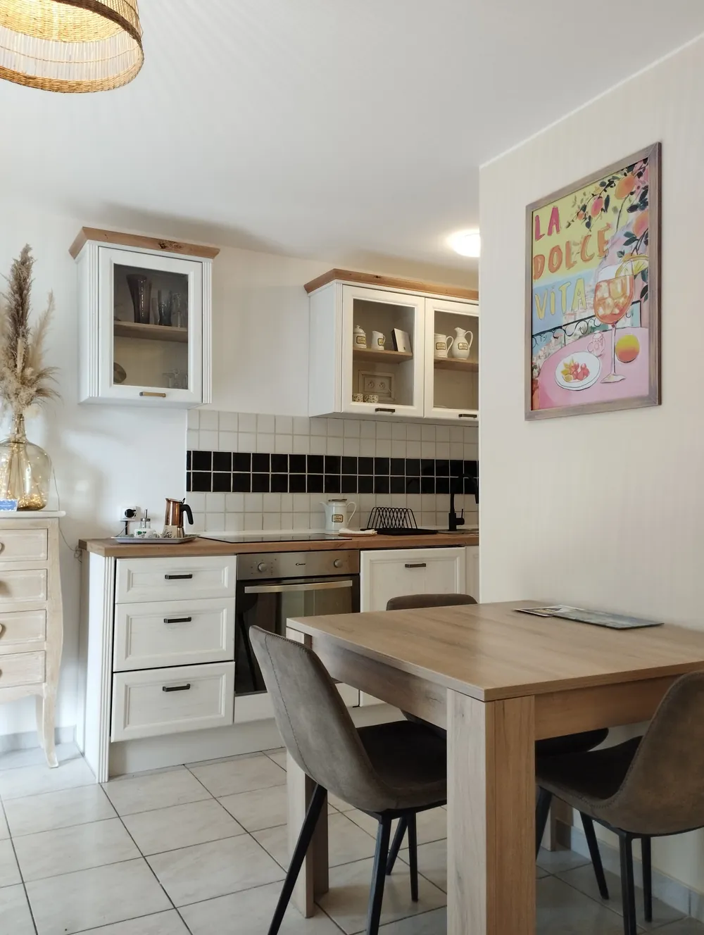 Cuisine équipée et coin repas du Gîte l’Olivier